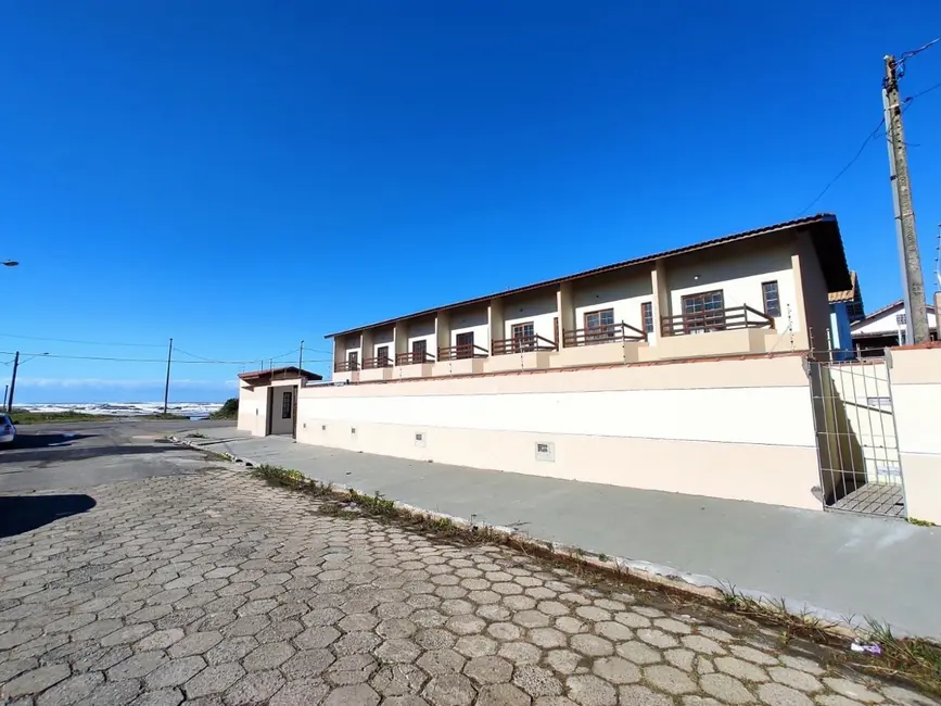 Foto 2 de Casa de Condomínio com 2 quartos à venda, 45m2 em Itanhaem - SP
