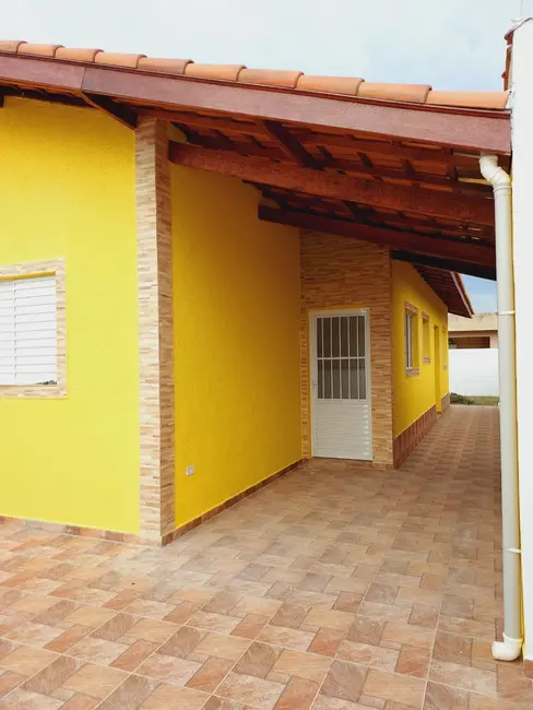 Foto 1 de Casa com 2 quartos à venda, 67m2 em Itanhaem - SP