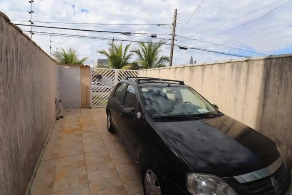 Casa com 2 quartos à venda, 90m2 em Peruibe - SP - imagem 3 Foto 3 de Casa com 2 quartos à venda, 90m2 em Peruibe - SP