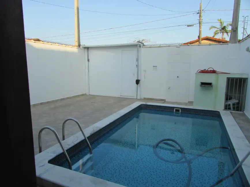 Foto 2 de Casa com 2 quartos à venda, 66m2 em Itanhaem - SP