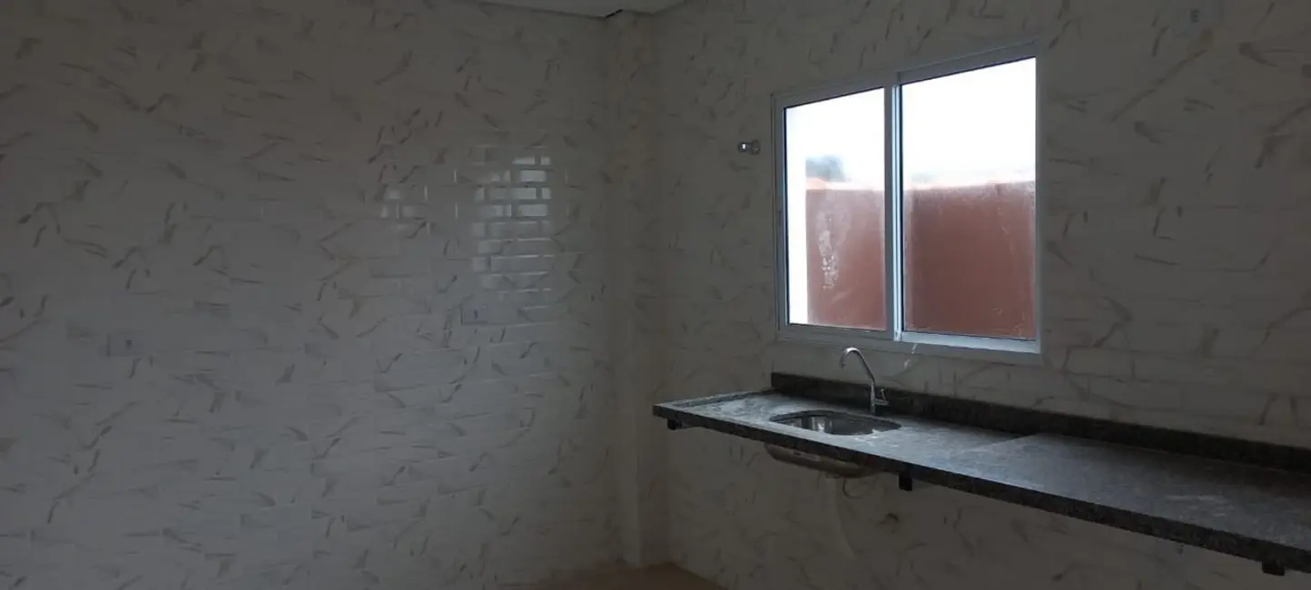 Casa de Condomínio com 2 quartos à venda, 61m2 em Itanhaem - SP - imagem 3 Foto 3 de Casa de Condomínio com 2 quartos à venda, 61m2 em Itanhaem - SP