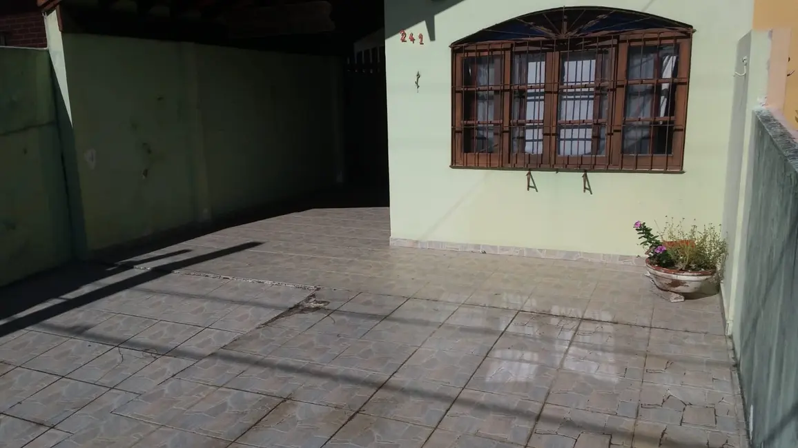 Casa com 2 quartos à venda, 92m2 em Peruibe - SP - imagem 3 Foto 3 de Casa com 2 quartos à venda, 92m2 em Peruibe - SP