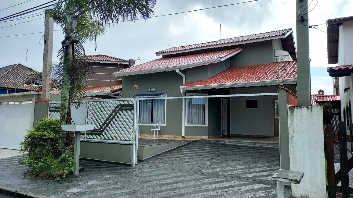 Foto 1 de Casa com 4 quartos à venda, 199m2 em Peruibe - SP