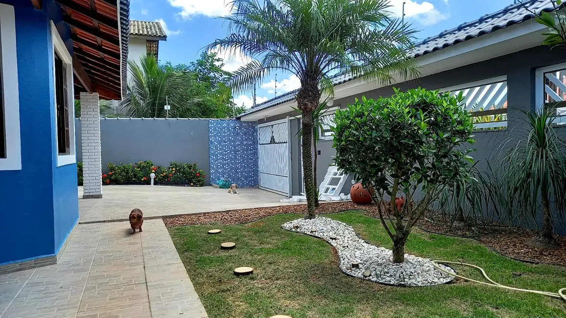Casa com 4 quartos à venda, 180m2 em Peruibe - SP - imagem 4 Foto 4 de Casa com 4 quartos à venda, 180m2 em Peruibe - SP