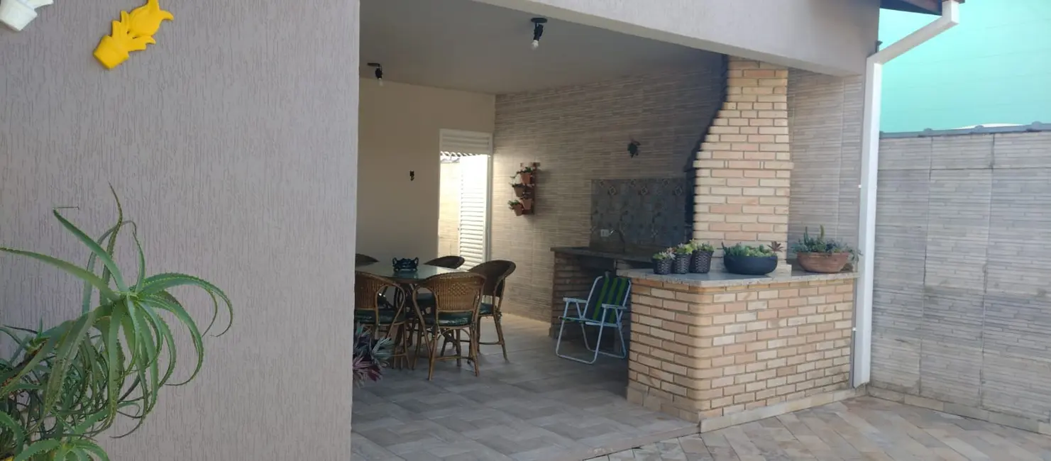 Foto 1 de Casa com 3 quartos à venda, 201m2 em Peruibe - SP