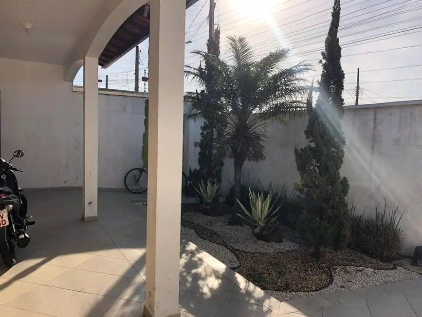 Foto 3 de Casa com 3 quartos à venda, 160m2 em Itanhaem - SP