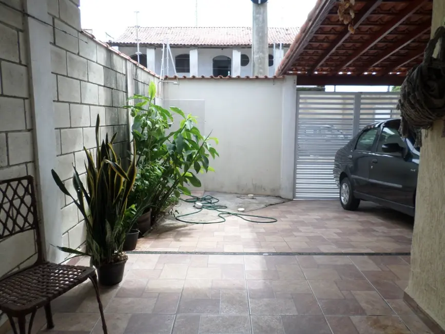 Foto 2 de Casa com 2 quartos à venda, 73m2 em Itanhaem - SP