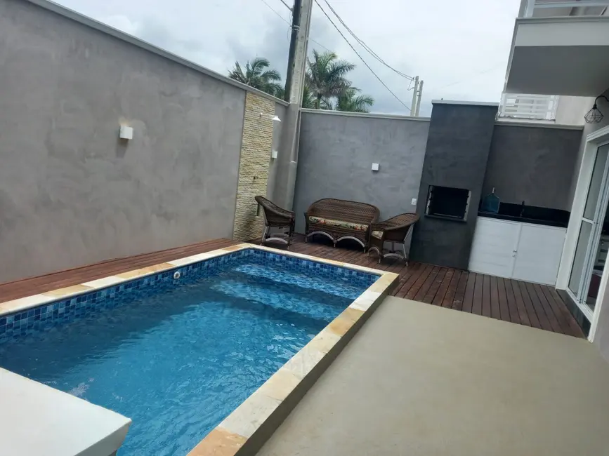 Casa com 3 quartos à venda, 132m2 em Itanhaem - SP - imagem 3 Foto 3 de Casa com 3 quartos à venda, 132m2 em Itanhaem - SP