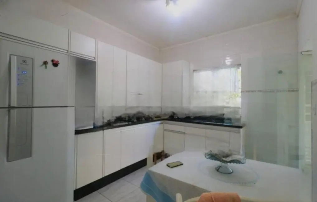 Casa com 3 quartos à venda, 200m2 em Peruibe - SP - imagem 6 Foto 6 de Casa com 3 quartos à venda, 200m2 em Peruibe - SP