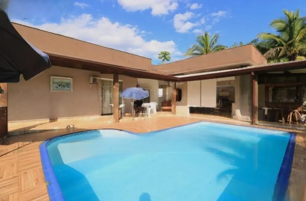 Foto 1 de Casa com 3 quartos à venda, 200m2 em Peruibe - SP