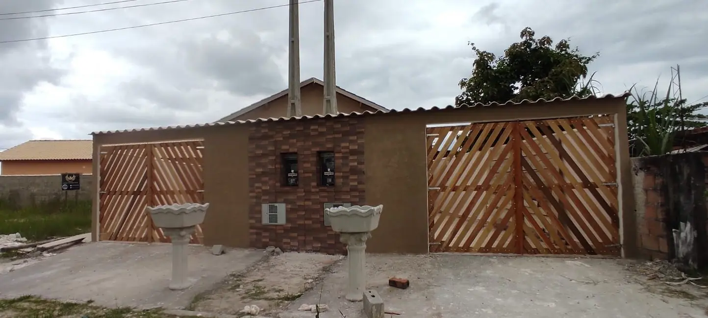Foto 1 de Casa com 2 quartos à venda, 150m2 em Itanhaem - SP