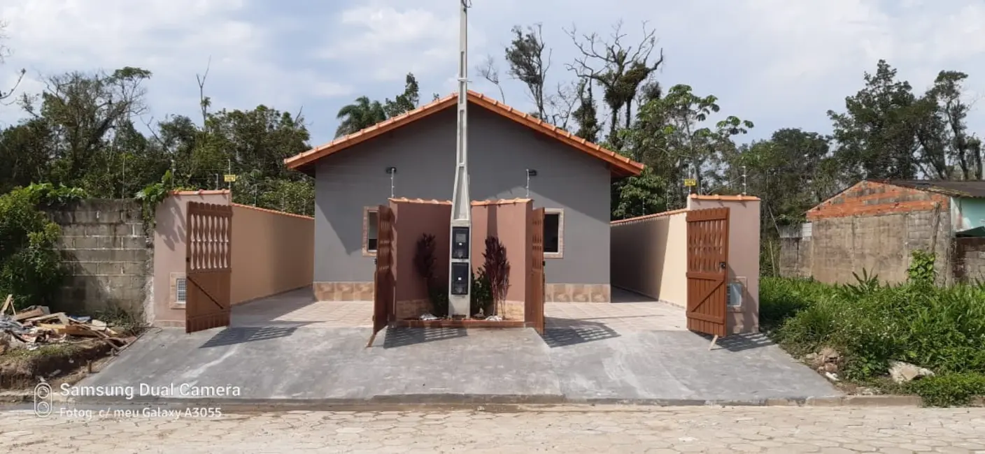 Foto 1 de Casa com 2 quartos à venda, 60m2 em Itanhaem - SP
