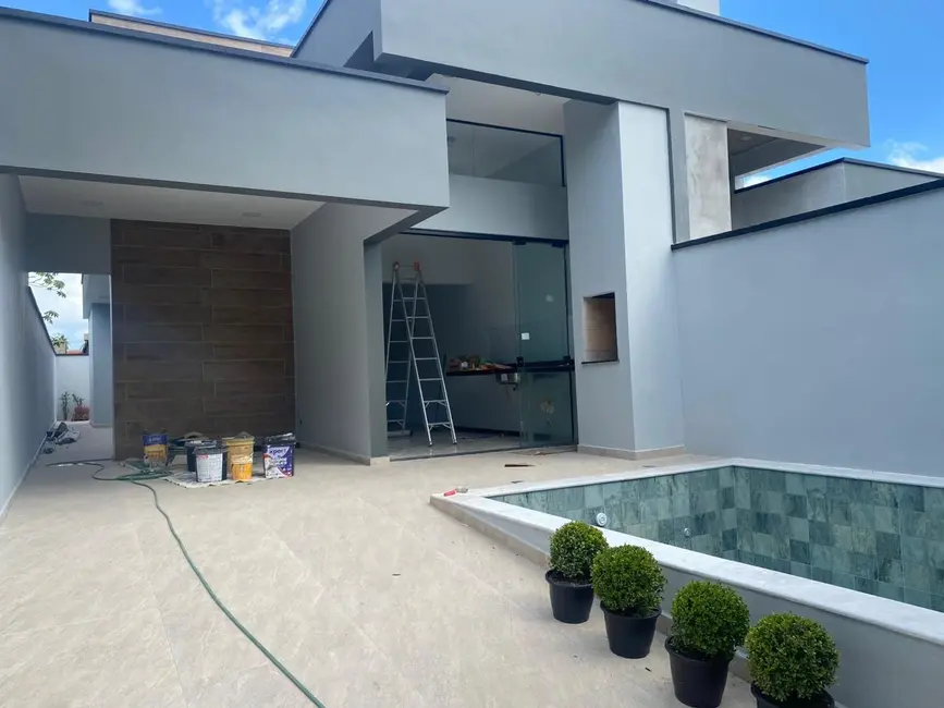 Foto 1 de Casa com 2 quartos à venda, 85m2 em Peruibe - SP