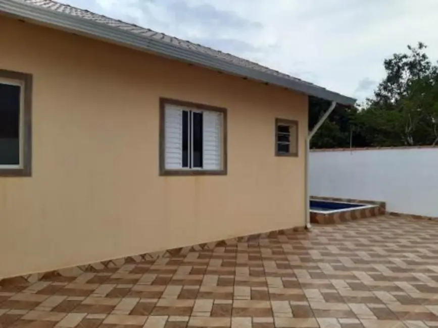 Casa com 2 quartos à venda, 73m2 em Itanhaem - SP - imagem 3 Foto 3 de Casa com 2 quartos à venda, 73m2 em Itanhaem - SP