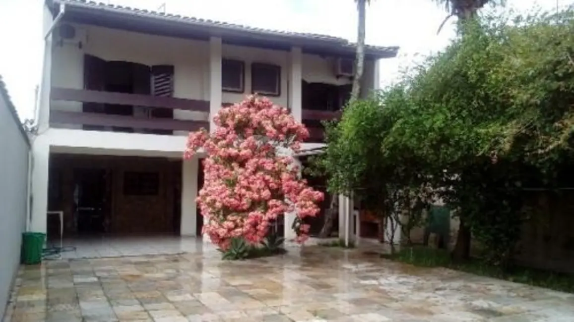 Foto 1 de Casa com 4 quartos à venda, 271m2 em Itanhaem - SP