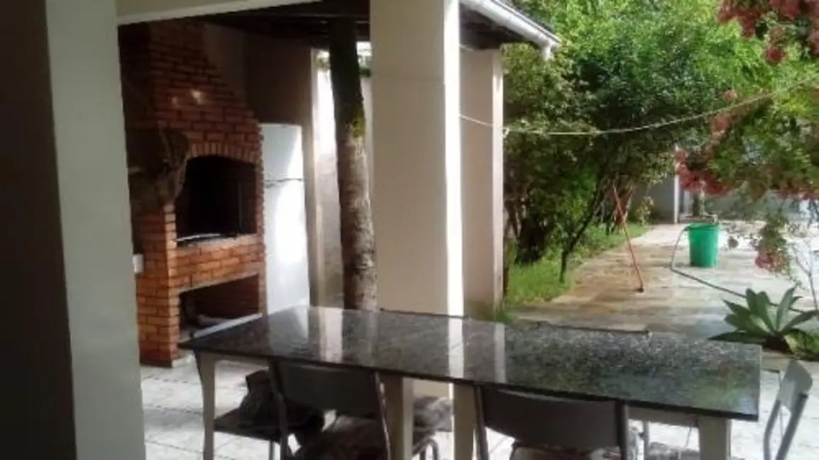 Foto 2 de Casa com 4 quartos à venda, 271m2 em Itanhaem - SP