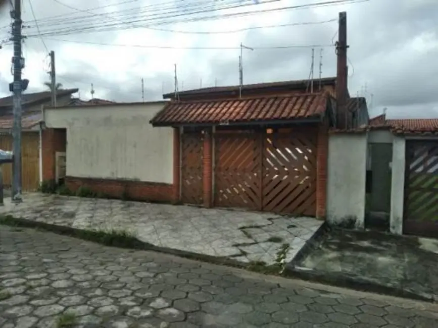 Foto 2 de Casa com 2 quartos à venda, 130m2 em Itanhaem - SP