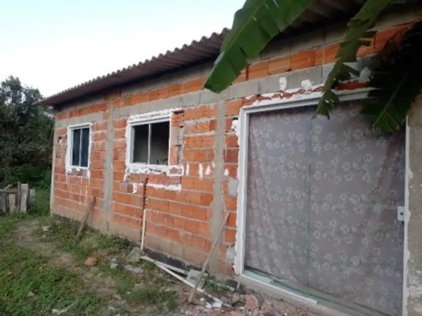 Foto 2 de Casa com 2 quartos à venda, 70m2 em Itanhaem - SP