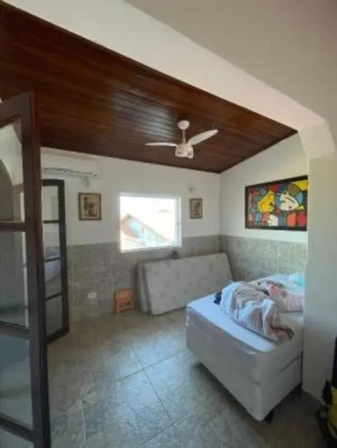 Foto 4 de Casa com 5 quartos à venda, 413m2 em Itanhaem - SP