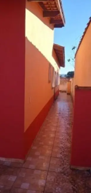 Casa com 2 quartos à venda, 53m2 em Itanhaem - SP - imagem 4 Foto 4 de Casa com 2 quartos à venda, 53m2 em Itanhaem - SP