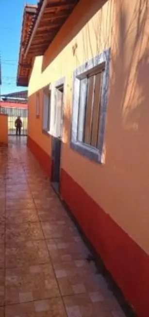 Casa com 2 quartos à venda, 53m2 em Itanhaem - SP - imagem 3 Foto 3 de Casa com 2 quartos à venda, 53m2 em Itanhaem - SP