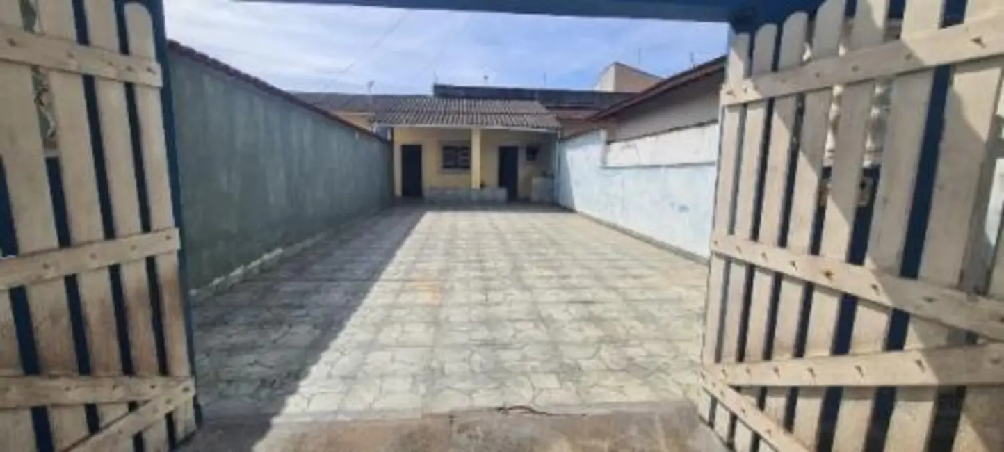 Foto 4 de Casa com 2 quartos à venda, 90m2 em Itanhaem - SP