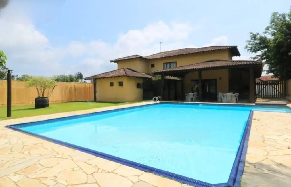 Casa com 4 quartos à venda, 280m2 em Peruibe - SP - imagem 3 Foto 3 de Casa com 4 quartos à venda, 280m2 em Peruibe - SP