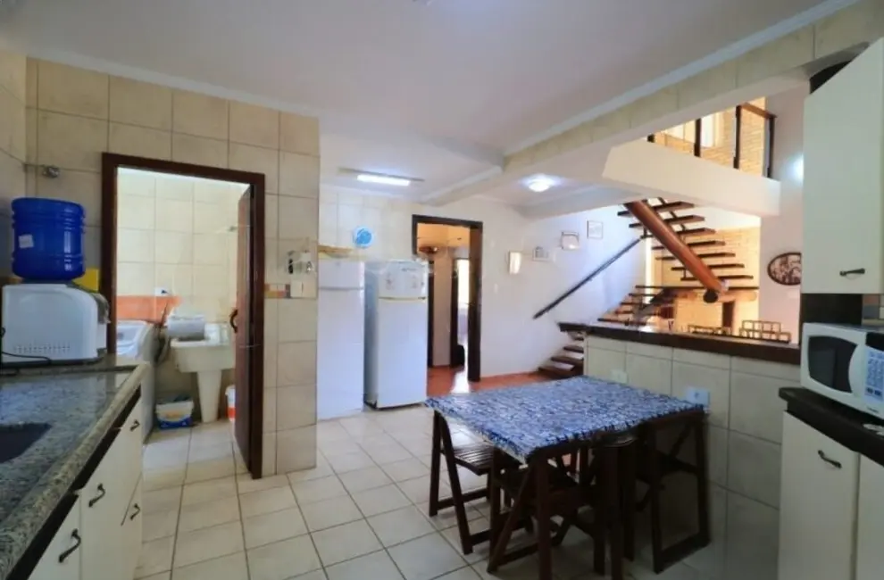 Casa com 4 quartos à venda, 280m2 em Peruibe - SP - imagem 7 Foto 7 de Casa com 4 quartos à venda, 280m2 em Peruibe - SP