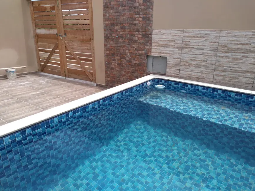 Foto 2 de Casa com 2 quartos à venda, 65m2 em Itanhaem - SP