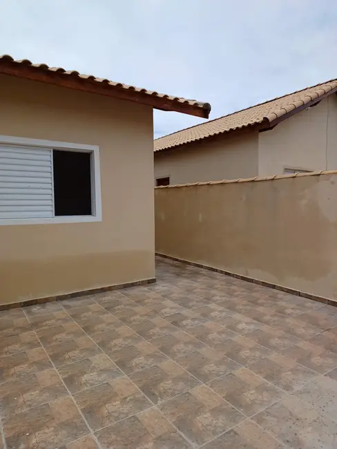 Foto 3 de Casa com 2 quartos à venda, 67m2 em Itanhaem - SP