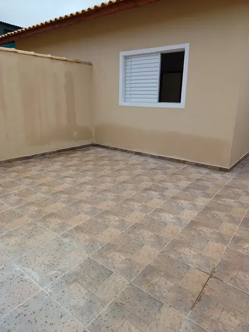 Foto 2 de Casa com 2 quartos à venda, 67m2 em Itanhaem - SP