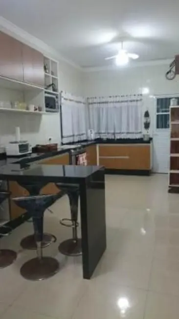 Foto 3 de Casa com 5 quartos à venda, 235m2 em Praia Grande - SP
