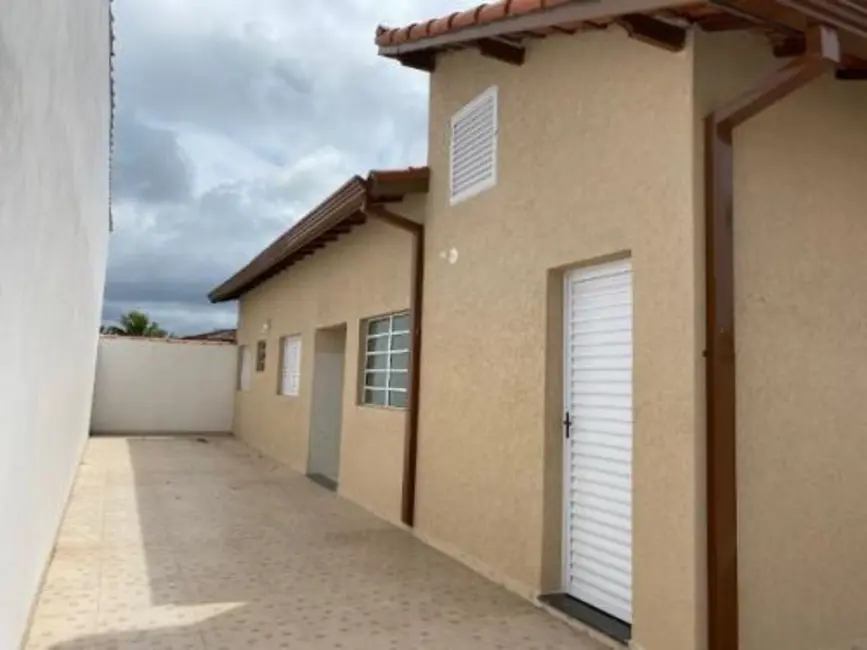 Foto 2 de Casa com 2 quartos à venda, 65m2 em Peruibe - SP