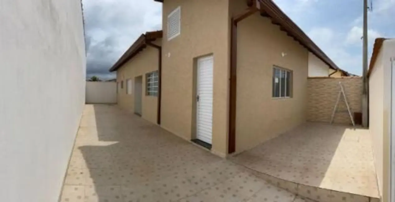 Foto 1 de Casa com 2 quartos à venda, 65m2 em Peruibe - SP