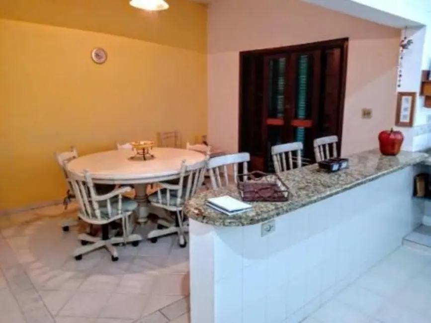 Casa com 3 quartos à venda, 216m2 em Peruibe - SP - imagem 6 Foto 6 de Casa com 3 quartos à venda, 216m2 em Peruibe - SP