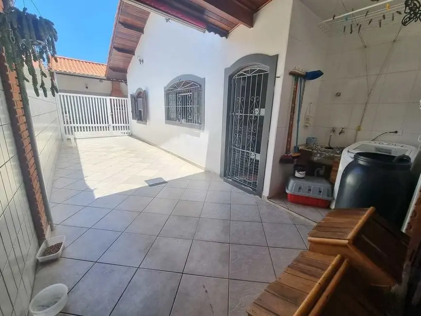 Foto 2 de Casa com 3 quartos à venda, 170m2 em Peruibe - SP