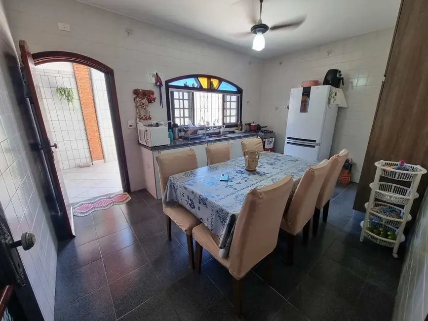 Casa com 3 quartos à venda, 170m2 em Peruibe - SP - imagem 4 Foto 4 de Casa com 3 quartos à venda, 170m2 em Peruibe - SP