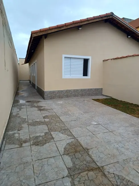 Foto 1 de Casa com 2 quartos à venda, 67m2 em Itanhaem - SP