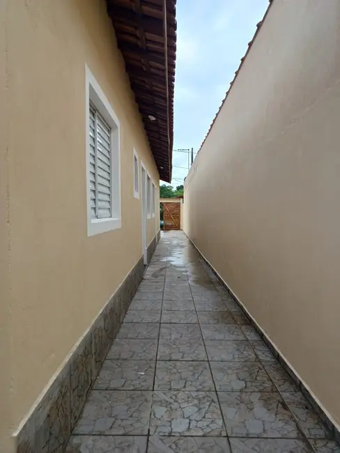 Foto 2 de Casa com 2 quartos à venda, 67m2 em Itanhaem - SP