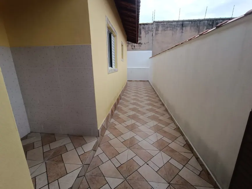 Foto 1 de Casa com 2 quartos à venda, 130m2 em Itanhaem - SP