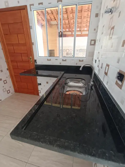 Foto 2 de Casa com 2 quartos à venda, 130m2 em Itanhaem - SP