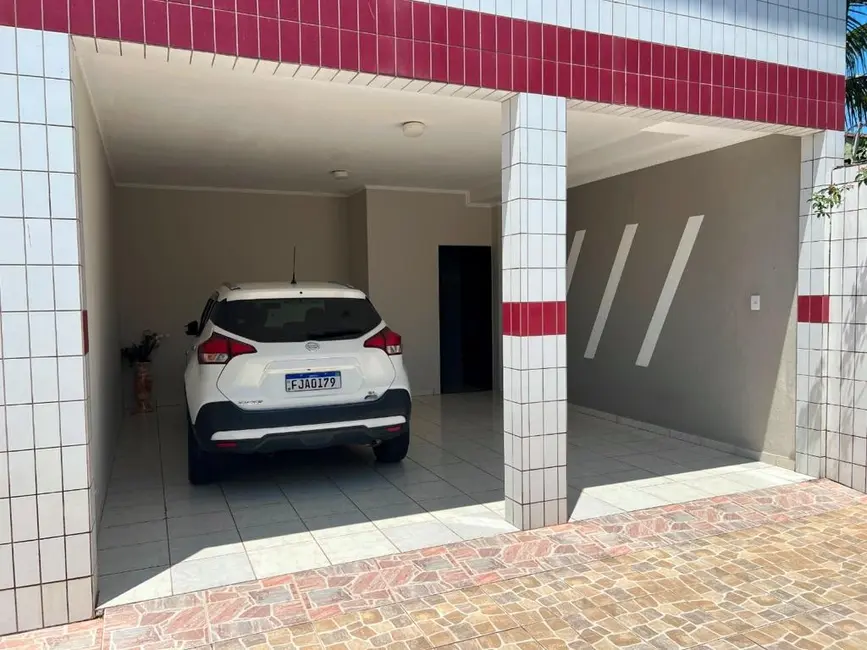 Foto 4 de Casa com 4 quartos à venda, 270m2 em Mongagua - SP