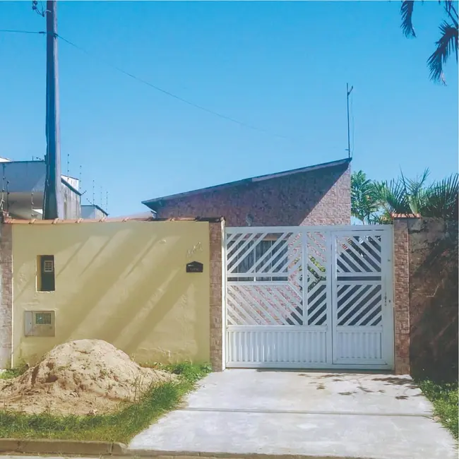 Foto 1 de Casa com 1 quarto à venda, 68m2 em Peruibe - SP