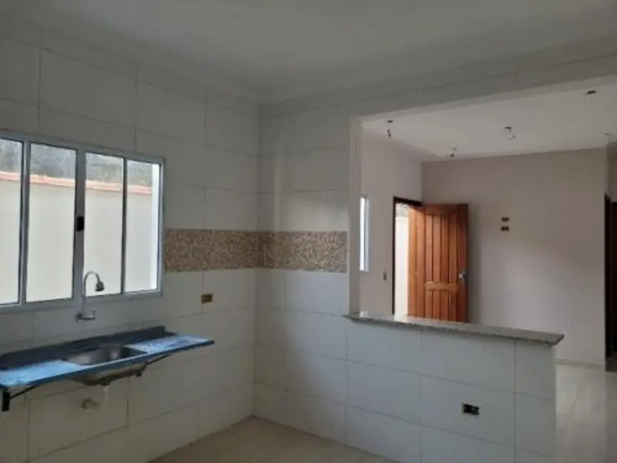 Foto 2 de Casa com 2 quartos à venda, 70m2 em Mongagua - SP