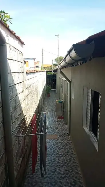 Foto 8 de Casa com 2 quartos à venda, 65m2 em Itanhaem - SP