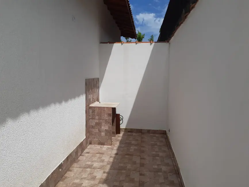 Foto 8 de Casa com 2 quartos à venda, 72m2 em Mongagua - SP
