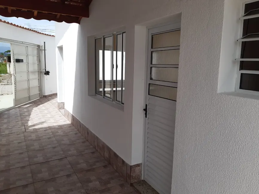 Foto 2 de Casa com 2 quartos à venda, 72m2 em Mongagua - SP