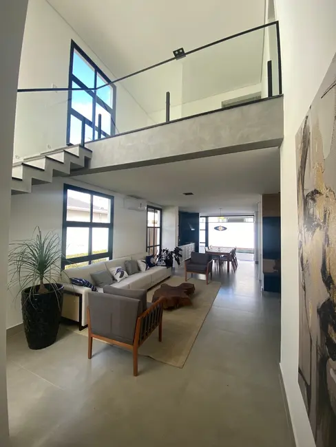 Casa com 3 quartos à venda, 200m2 em Peruibe - SP - imagem 4 Foto 4 de Casa com 3 quartos à venda, 200m2 em Peruibe - SP