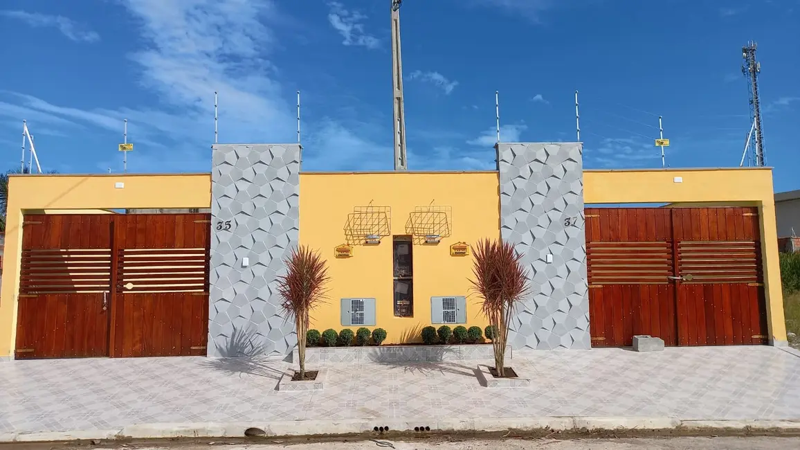 Foto 2 de Casa com 2 quartos à venda, 72m2 em Itanhaem - SP