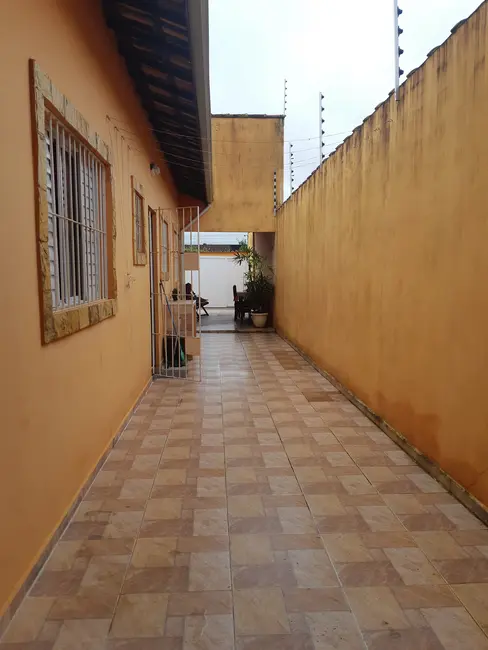 Foto 4 de Casa com 3 quartos à venda, 71m2 em Itanhaem - SP